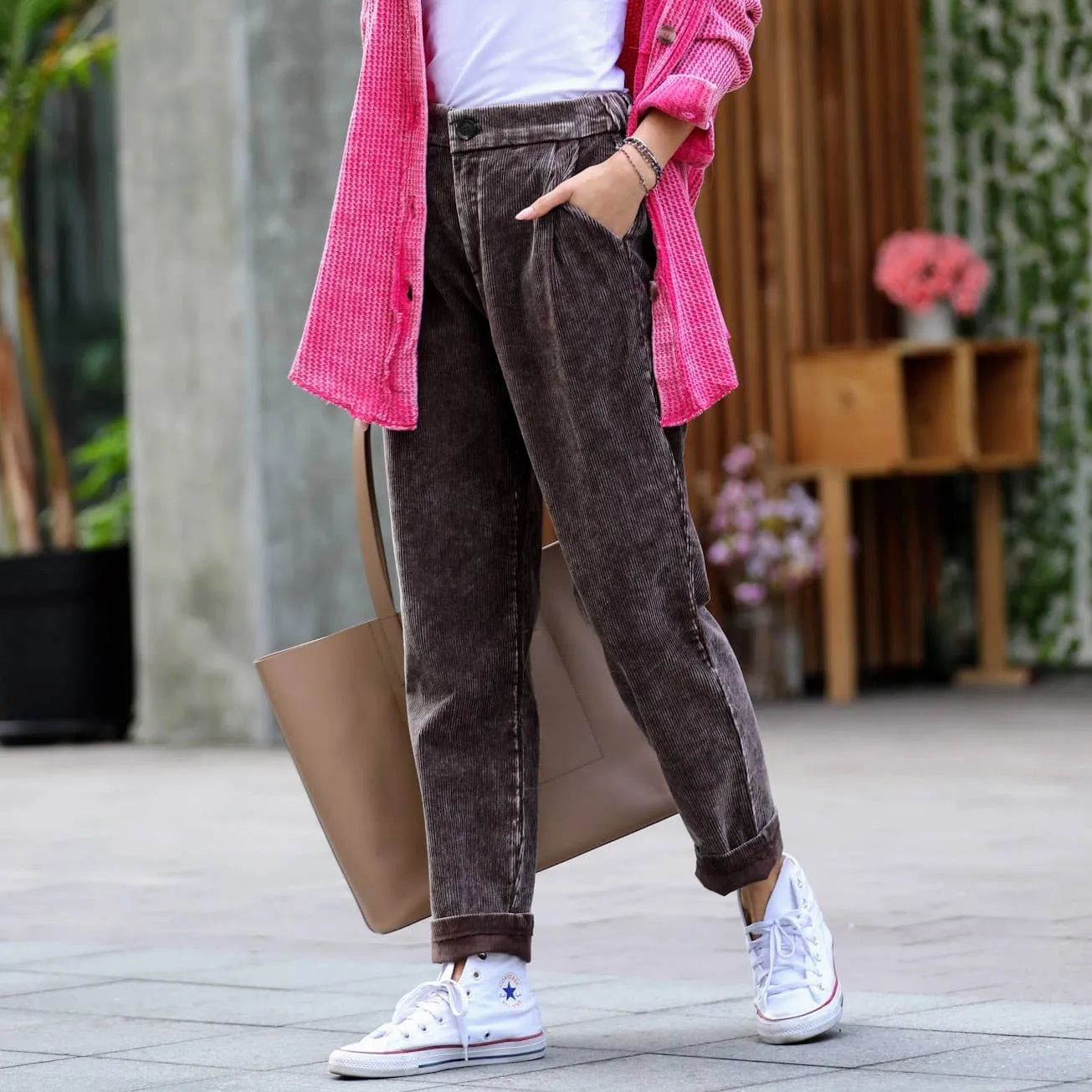 WASHED CORDUROY PLEATED PANTS