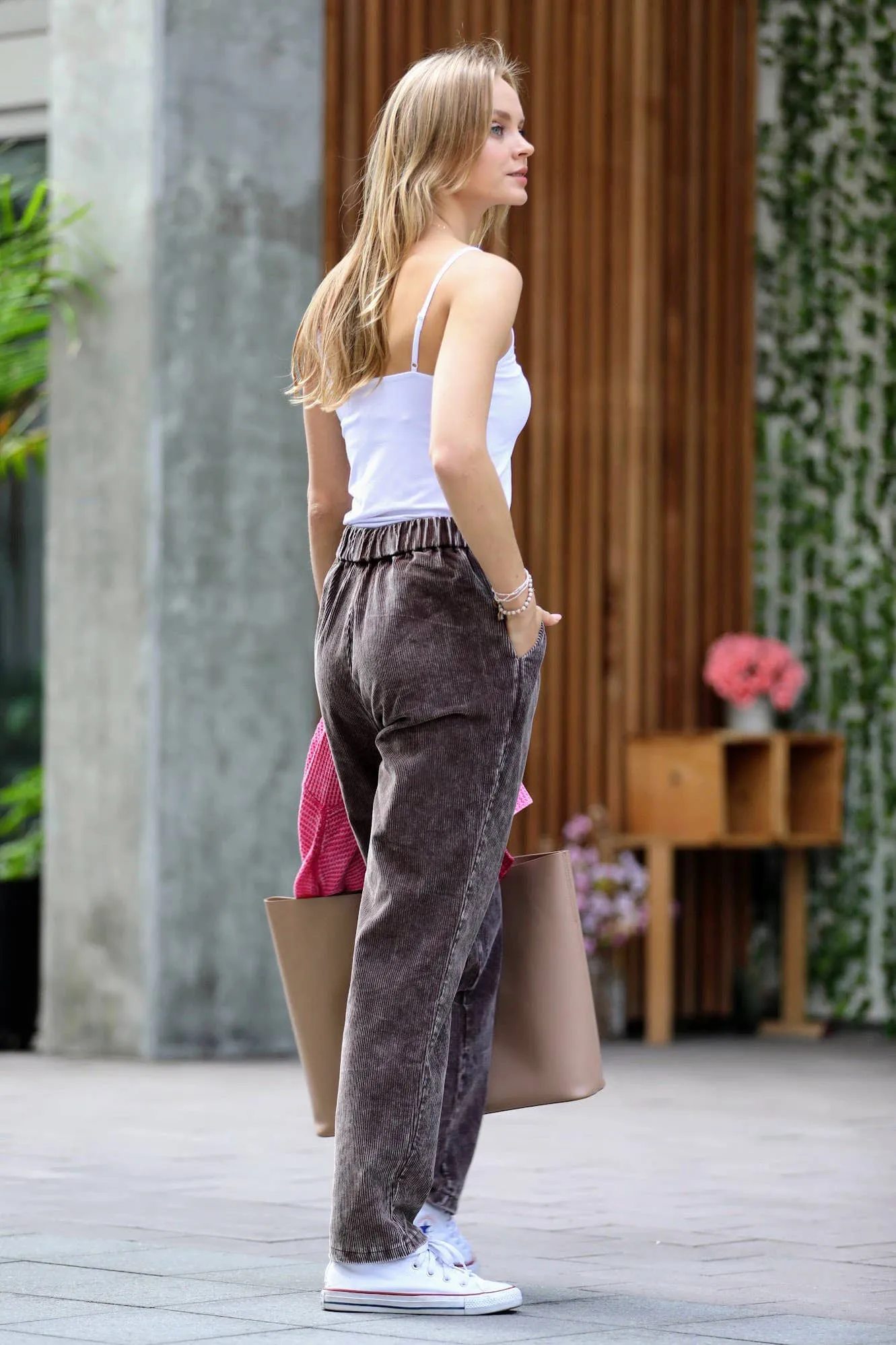 WASHED CORDUROY PLEATED PANTS